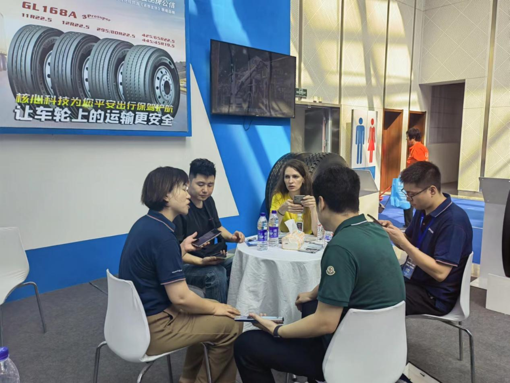 od体育app免费下载携三超系列拳头产品亮相第十九届中国（梁山）专用车展览会